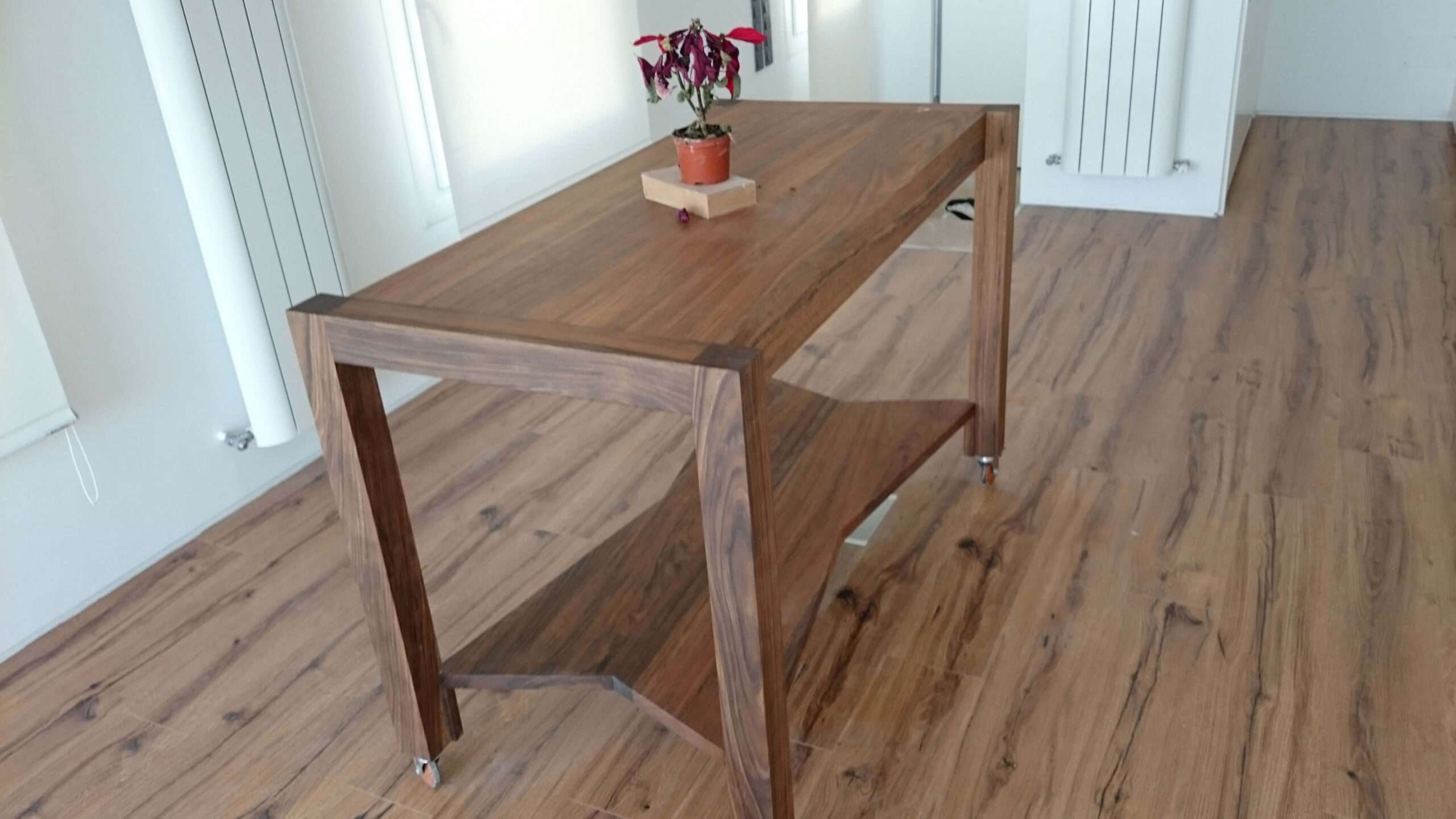 Portfolio - Decoración - Mesa Camarera Ruedas